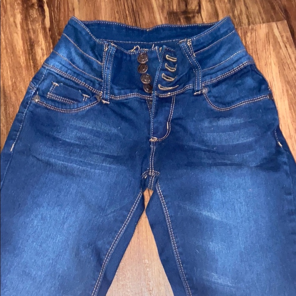 dark wash , high rise jeans